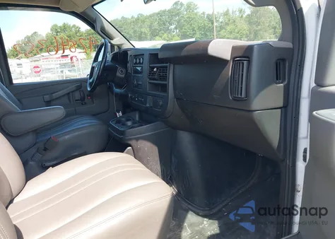 2019 Chevrolet Express 2500 Work Van z USA, uszkodzony, nr VIN 1GCWGAFPXK1240332